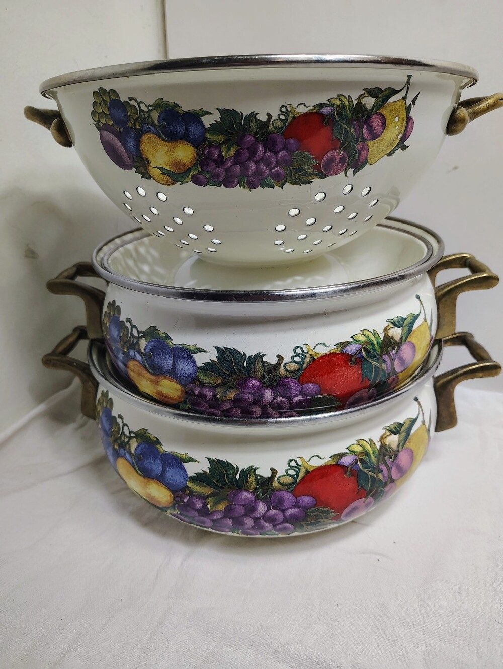 White Fruit-Decor Enamel Colander and Pots Set - White